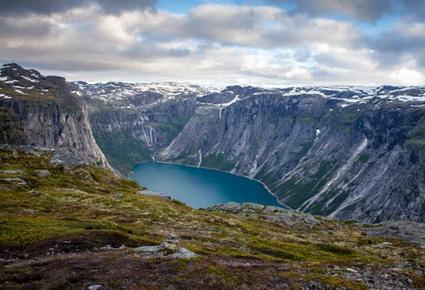 "Trolltunga" أجمل موقع طبيعي لعام 2012
